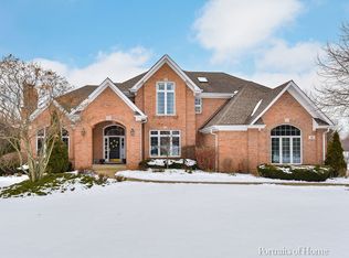 45 Muirfield Cir, Wheaton, IL 60189
