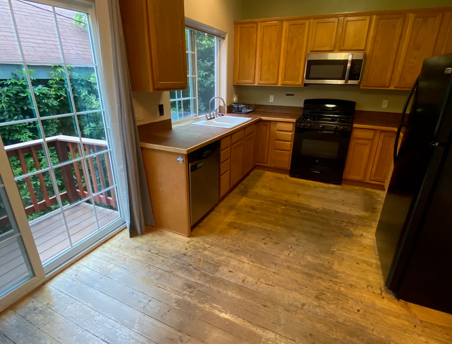 2 bed, 1.5 bath, 1200 sqft, $2,500 — Photo 2