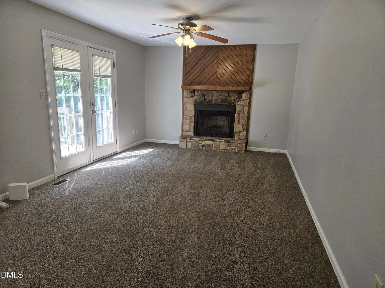3 bed, 1.5 bath, 1138 sqft, $1,625 — Photo 2