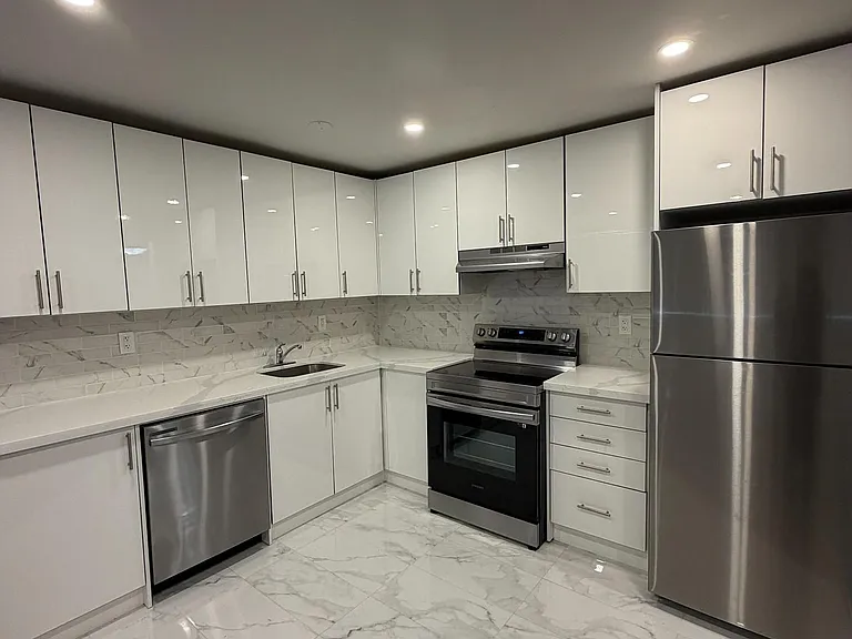 180 Vaughan Rd #101 — Photo 1