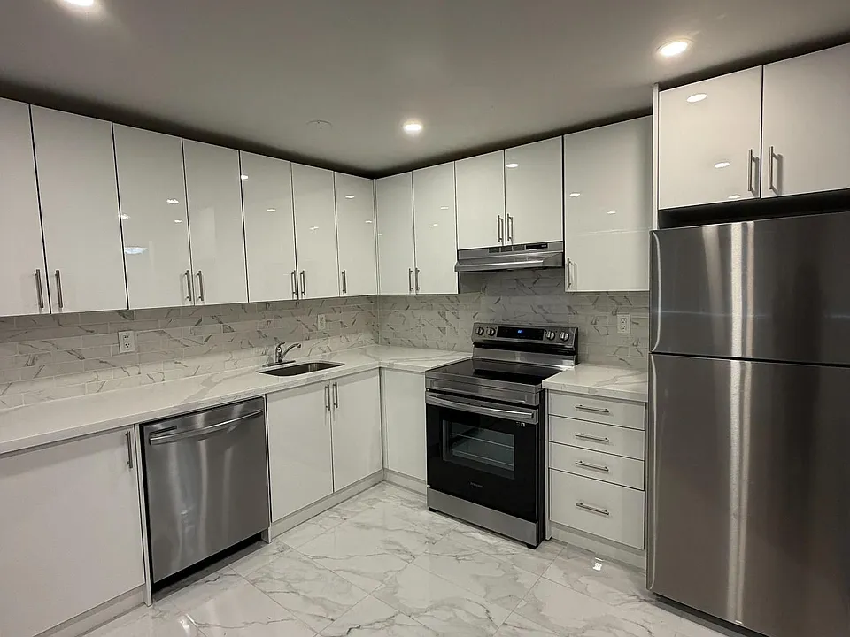 180 Vaughan Rd #101