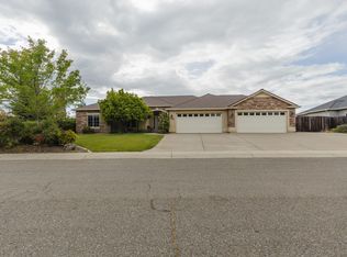 7320 Robles Dr, Redding, CA 96002