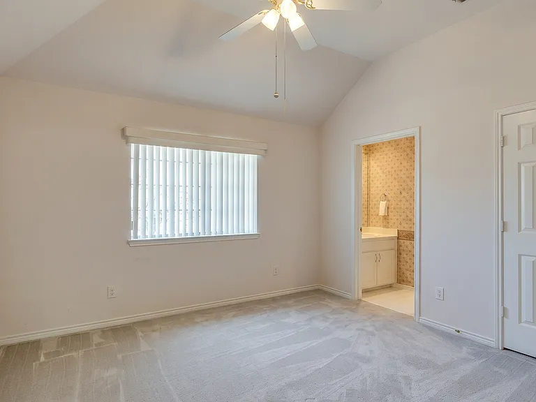 801 Steeps Ct — Photo 23