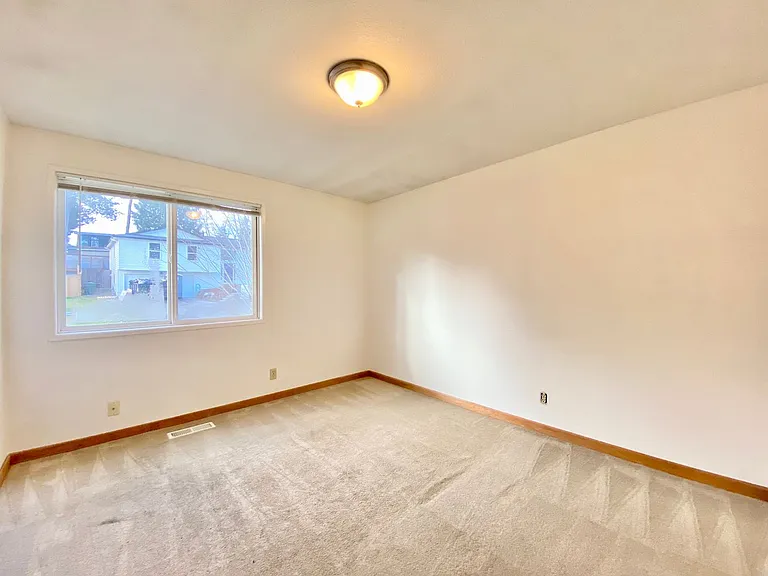 1524 172nd Pl NE — Photo 9