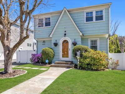 10 Post Street, Glen Head, NY, 11545