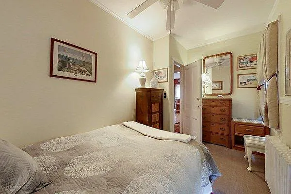 616 Thames St #1 — Photo 10