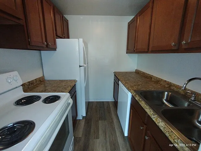 Winterberry Village Apartments — Photo 3
