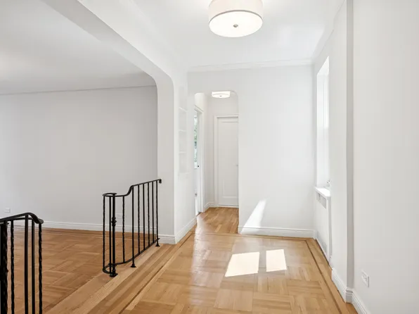 30 Bogardus Place image 8 of 11