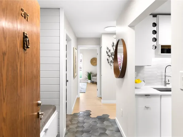 1419 Stadacona Ave #207, Victoria, BC V8S 5J3