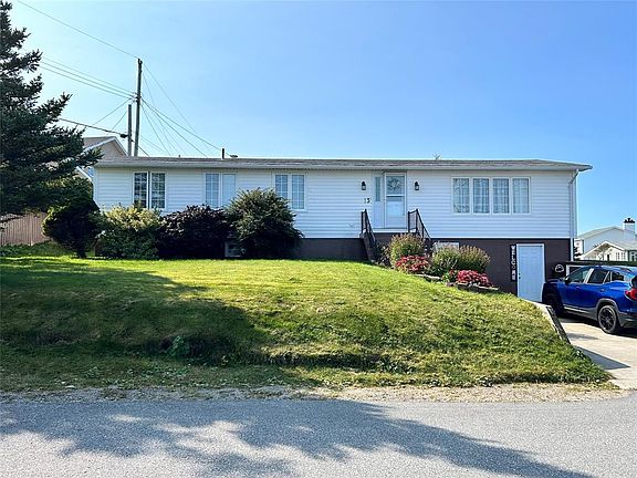 3rd image of 13 Grandview Crescent