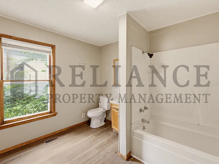 1028 W Munnell Ave — Photo 20