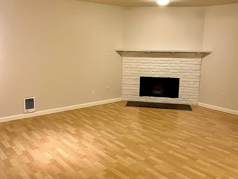 12736 NE 116th Ln #L10 — Photo 1