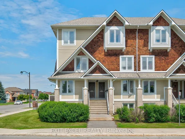 532 Lakeridge Dr #1, Ottawa, ON K4A 0H5