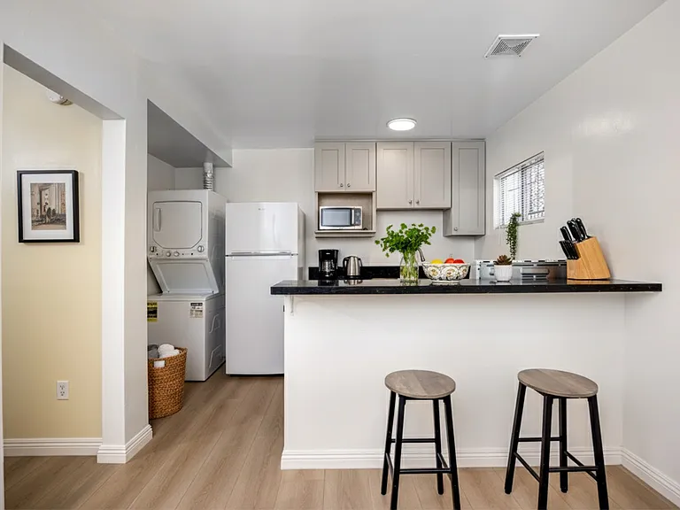 3620 S Budlong Ave #4 — Photo 15