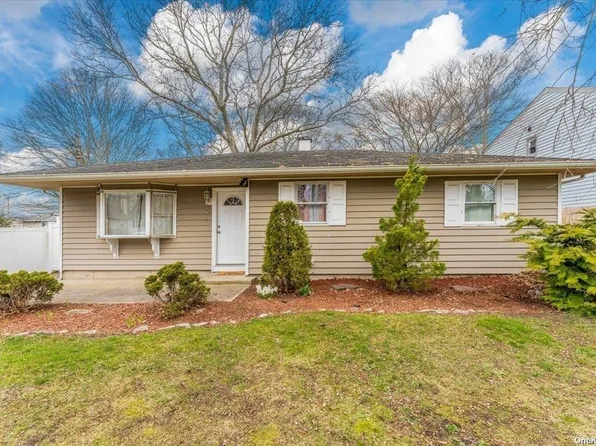 191 Moriches Avenue, Mastic, NY 11950