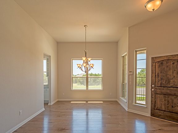 100 Fatorria Dining Room