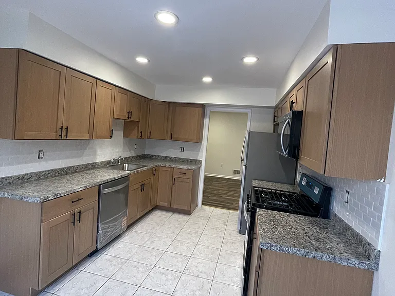 9 Lawry Ct — Photo 2