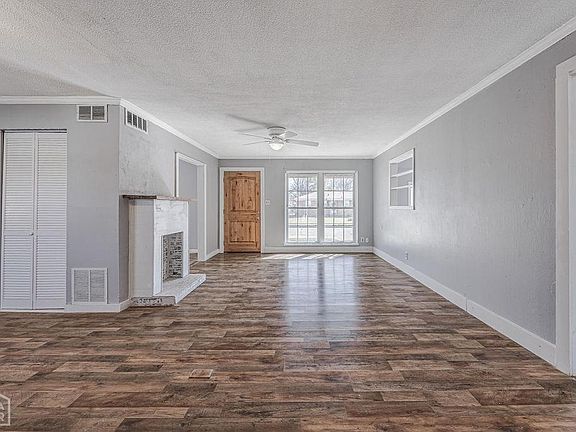 5th image of 1709 Meadow Ln