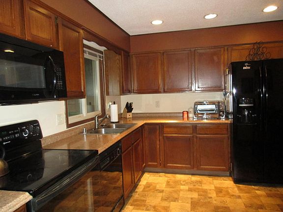 3rd image of 304 Oak Forest Dr