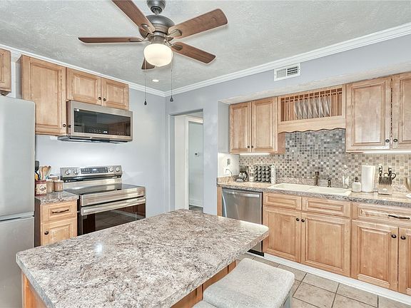 3rd image of 165 Penhurst Rd