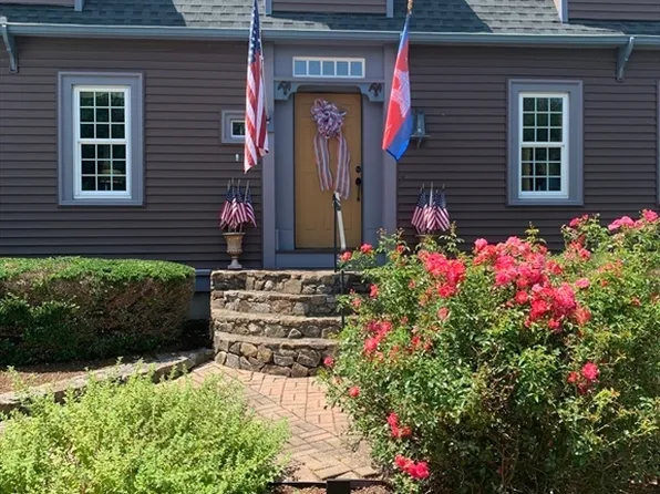 82 Lester Ln, Weymouth, MA 02188