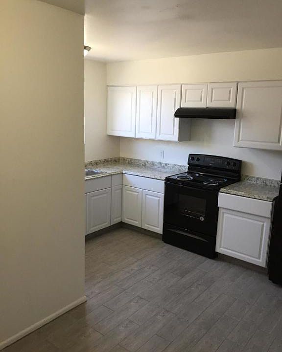 1st image of 1633 W Missouri Ave APT 25