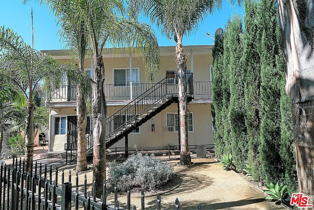 963 N Harvard Blvd — Photo 1