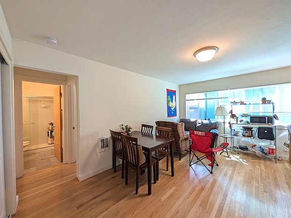 2nd image of 2534 Benvenue Ave #6