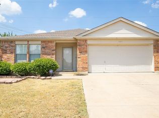 101 Amber Ridge Dr, Arlington, TX 76002