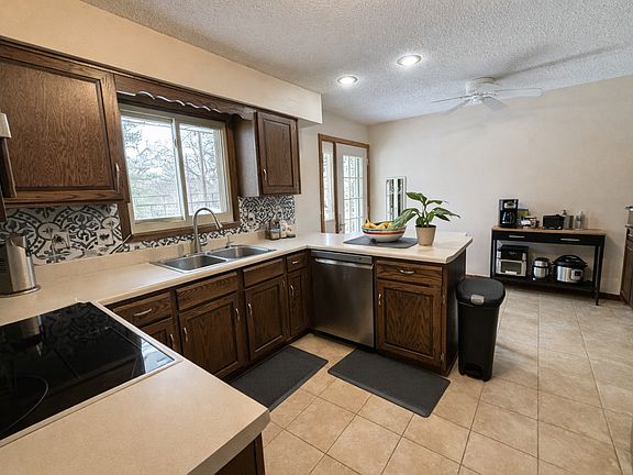 4th image of 8241 Hillside Dr