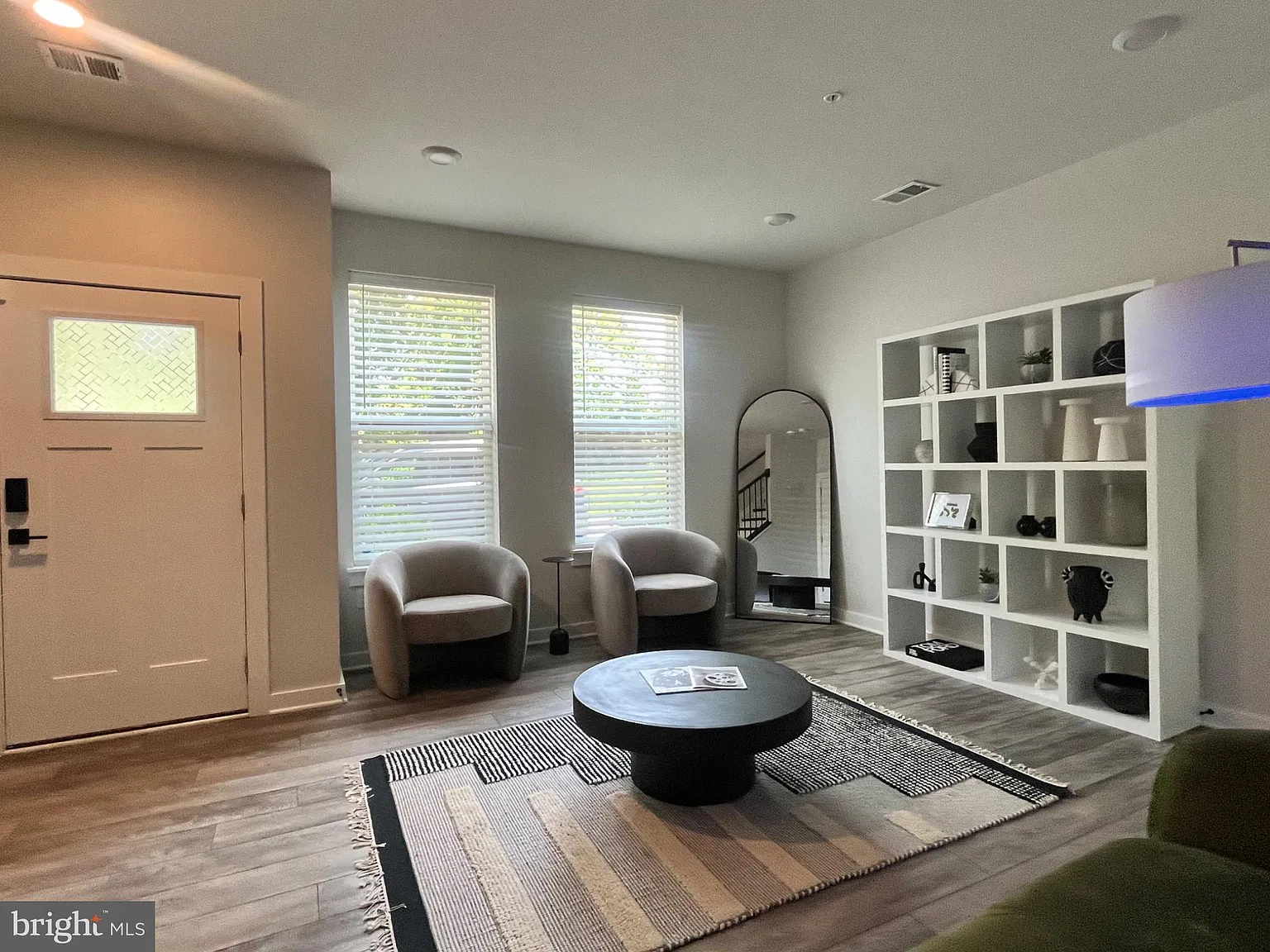 3 bed, 2.5 bath, 1800 sqft, $3,200 — Photo 3