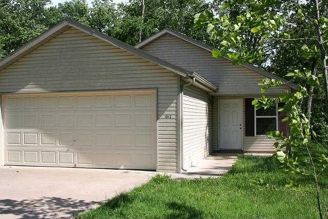 1st image of 1012 Buck Ln