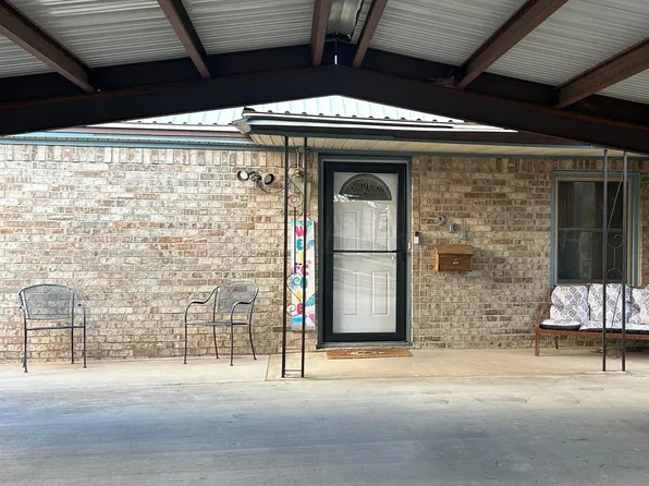 911 Ash St, Canadian, TX 79014