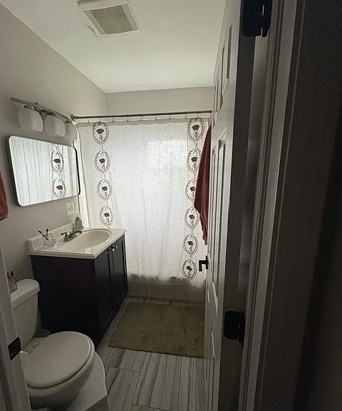 1050 W Dakin St #2E — Photo 11