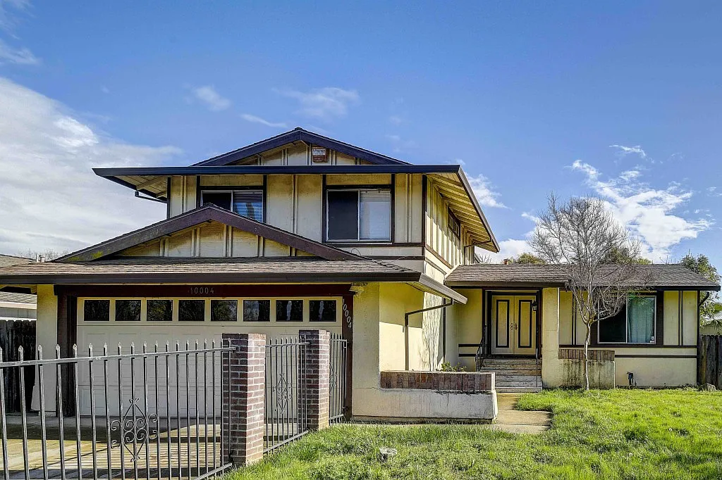 10004 Bromley Way photo 1