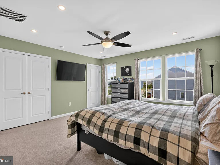 1551 Emily Ct — Photo 20