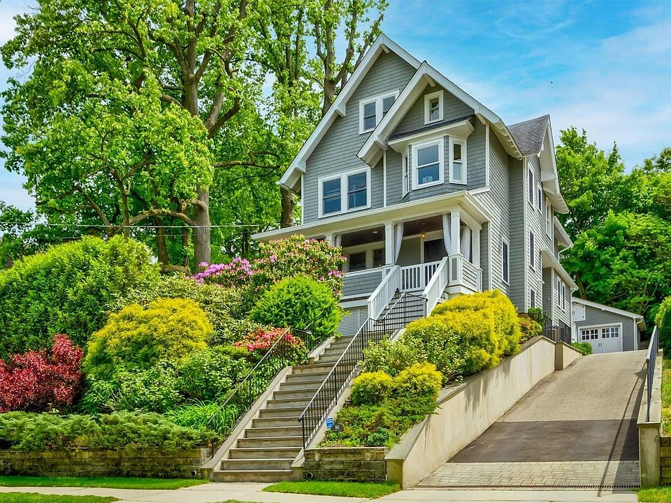 1st image of 80 Bayview Avenue