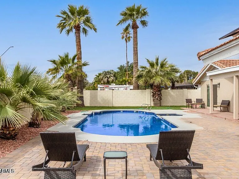 956 Castillo Dr E — Photo 33