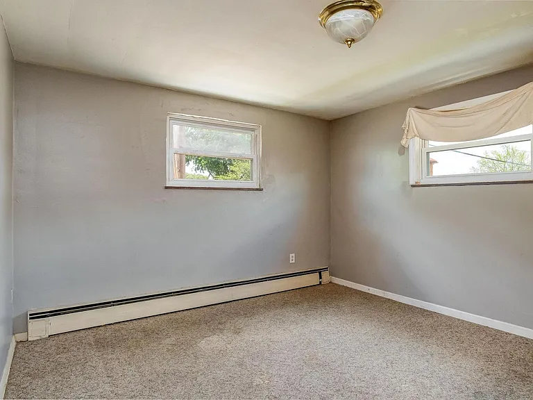 801 23rd St — Photo 5