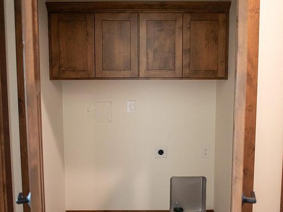 4th image of 2385 Hanson PLACE W W