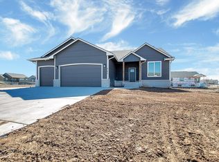525 E Sprucewood St, Valley Center, KS 67147