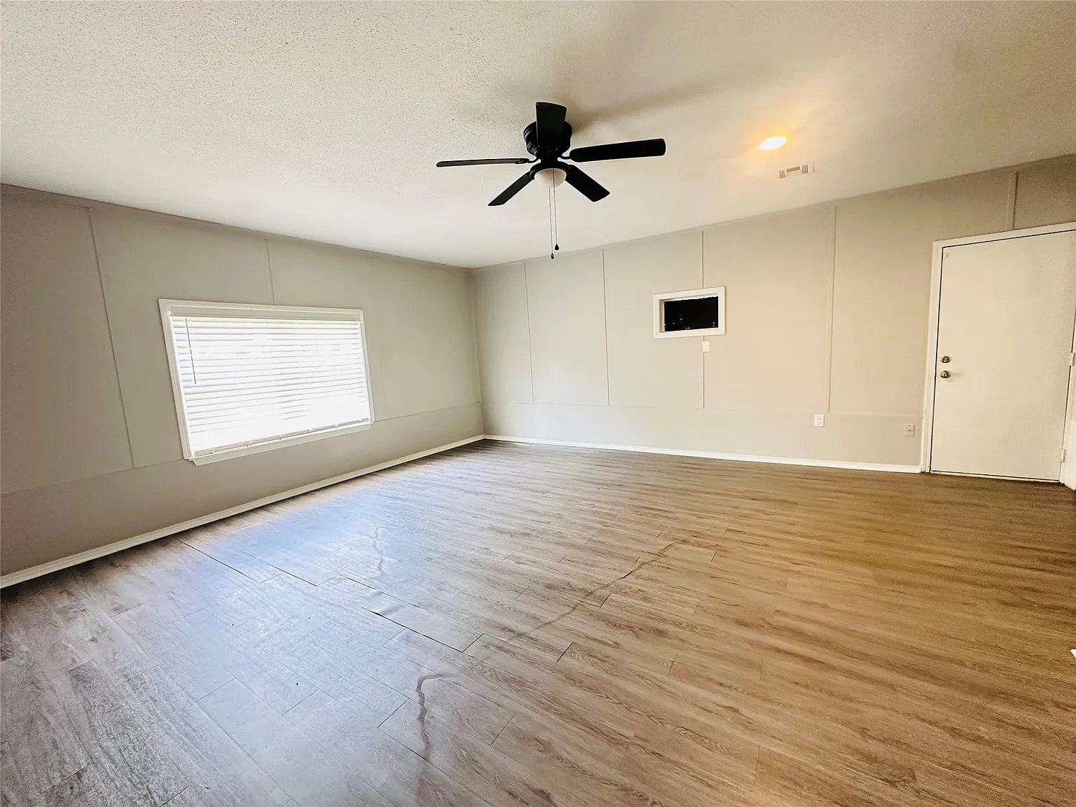 4 bed, 2.0 bath, 1452 sqft, $1,595 — Photo 3