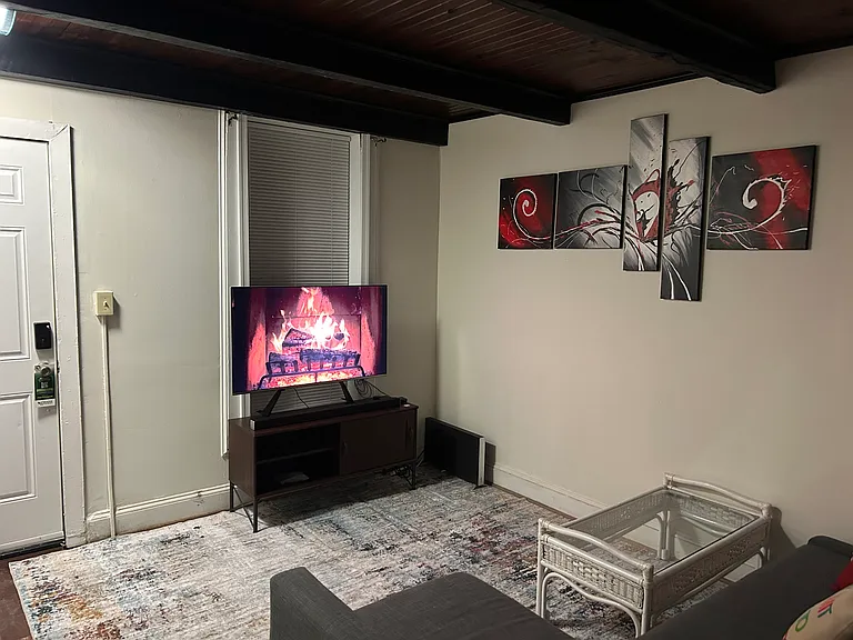 107 N Port St — Photo 3