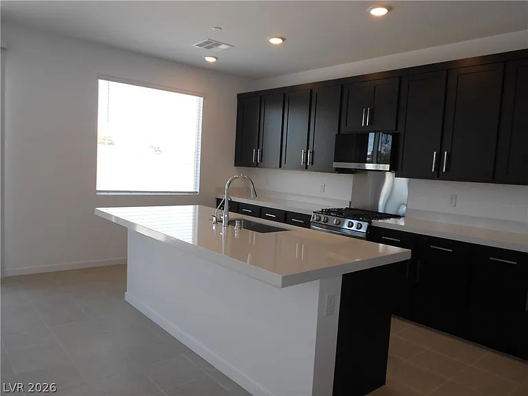 324 Lupton Ave — Photo 4