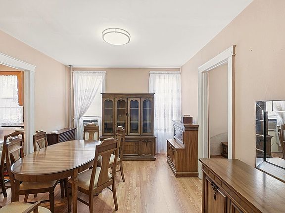4th image of 818 Onderdonk Ave