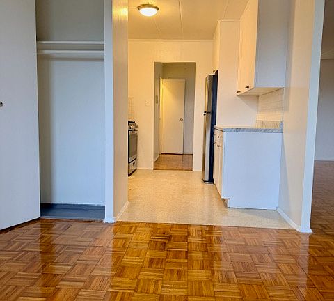 5th image of 32 Park Ave #6V