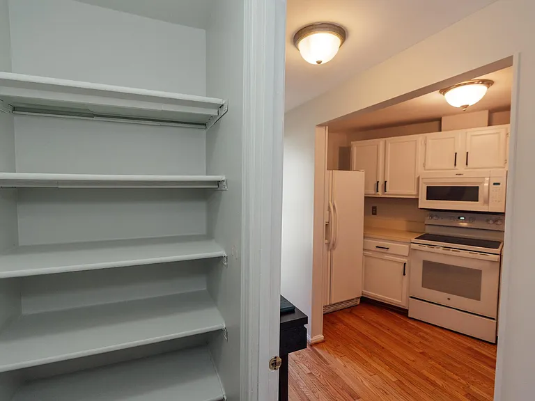 1664 Whisperhill Dr — Photo 8