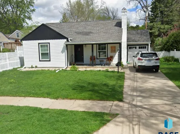 208 E 30th St, Sioux Falls, SD 57105