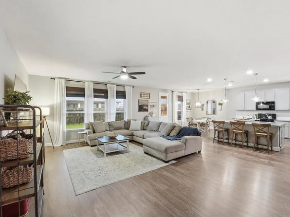 3502 Saxton Green Rd, Pearland, TX 77584