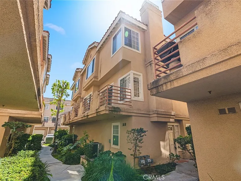 14075 Lemoli Ave — Photo 3